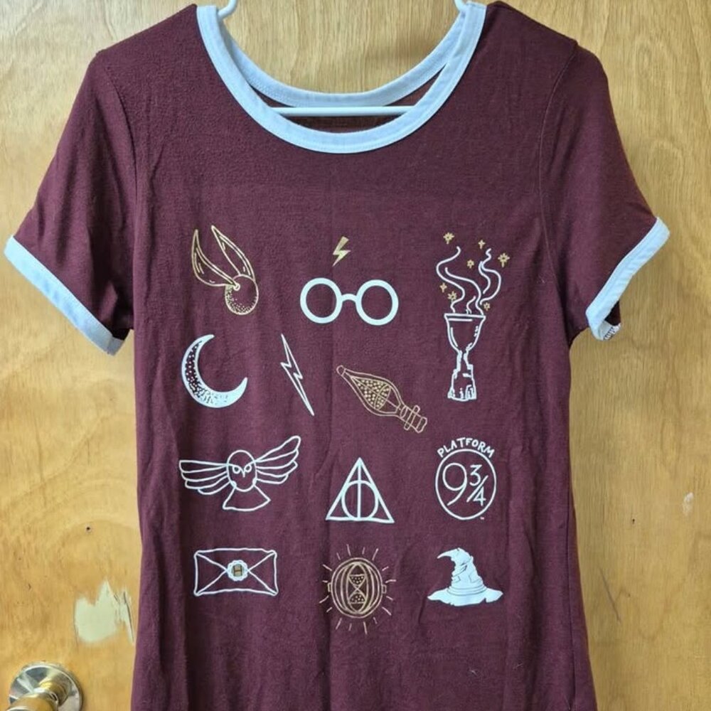 Harry Potter Graphic Tee – Women’s L – Maroon/White